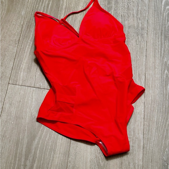 NWT Red crisscross one piece - Picture 4 of 6